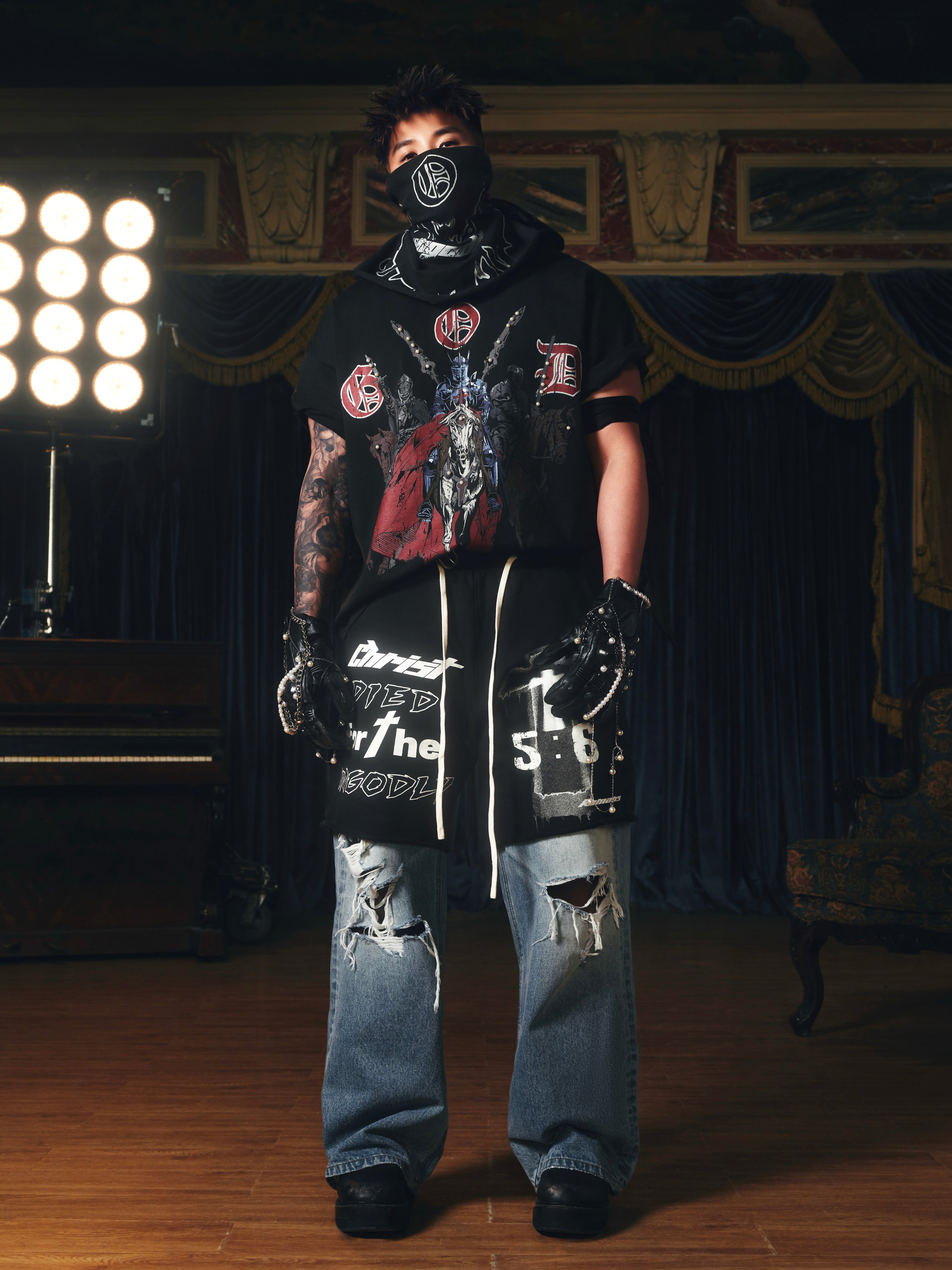 ENDLESS KNIFE CUTTING, HAND-DESTROYED OLD FADED SCIMITAR WIDE LEGS JEANS