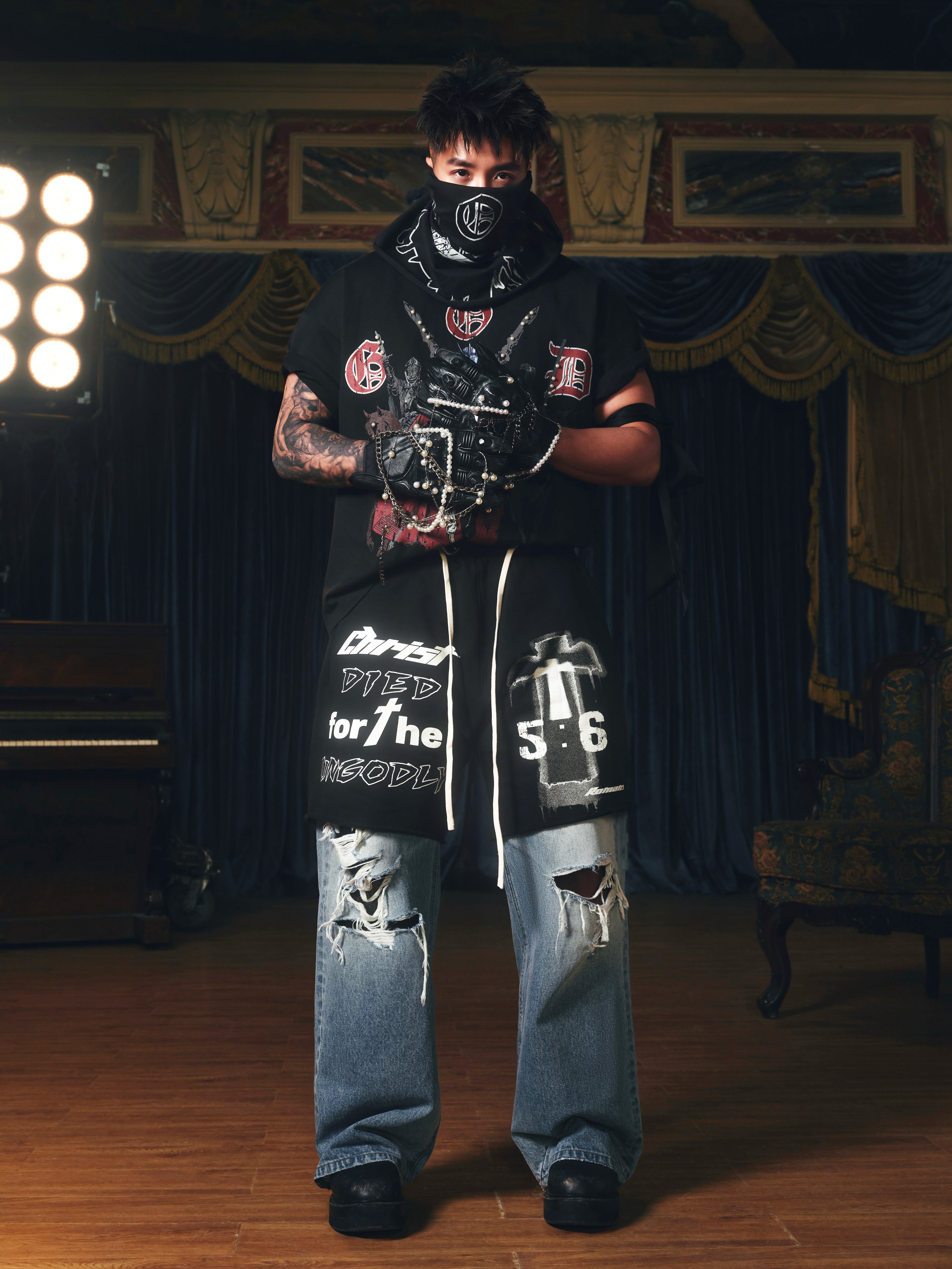 ENDLESS KNIFE CUTTING, HAND-DESTROYED OLD FADED SCIMITAR WIDE LEGS JEANS