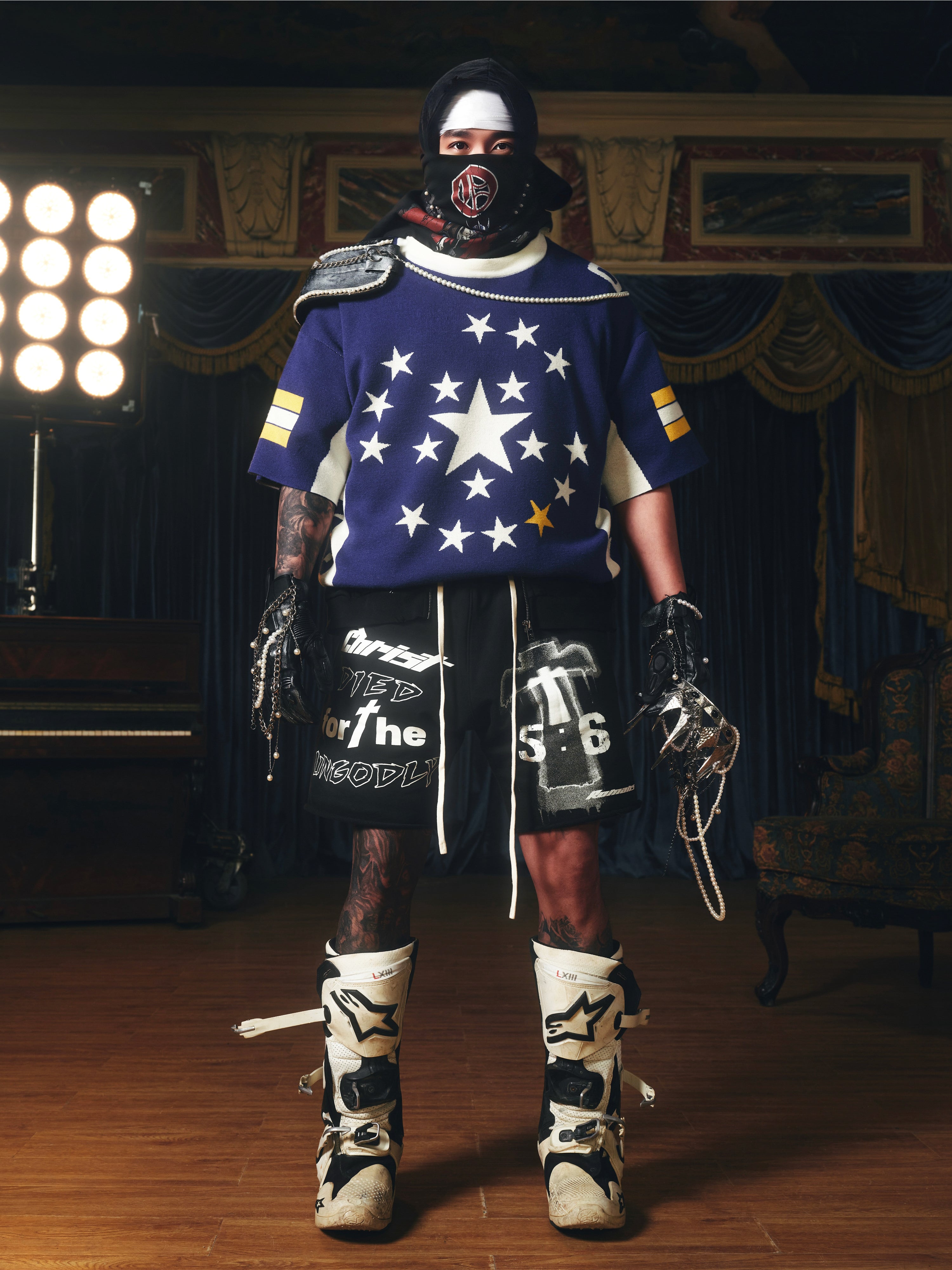 CROSS COVENANT INTERACTIVE ILLUSTRATION CLASSIC SLOGAN SHORTS